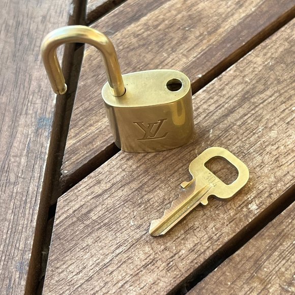 Louis Vuitton Gold Brass Lock and Key #304 🔐 - Picture 5 of 5